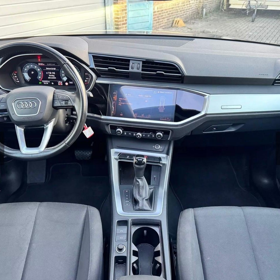 Audi Q3 35 TFSI Pro Line S-Line Panoramadak Trekhaak foto 6